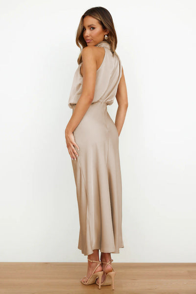Rochie Coralia – Lungă din satin cu decolteu halter