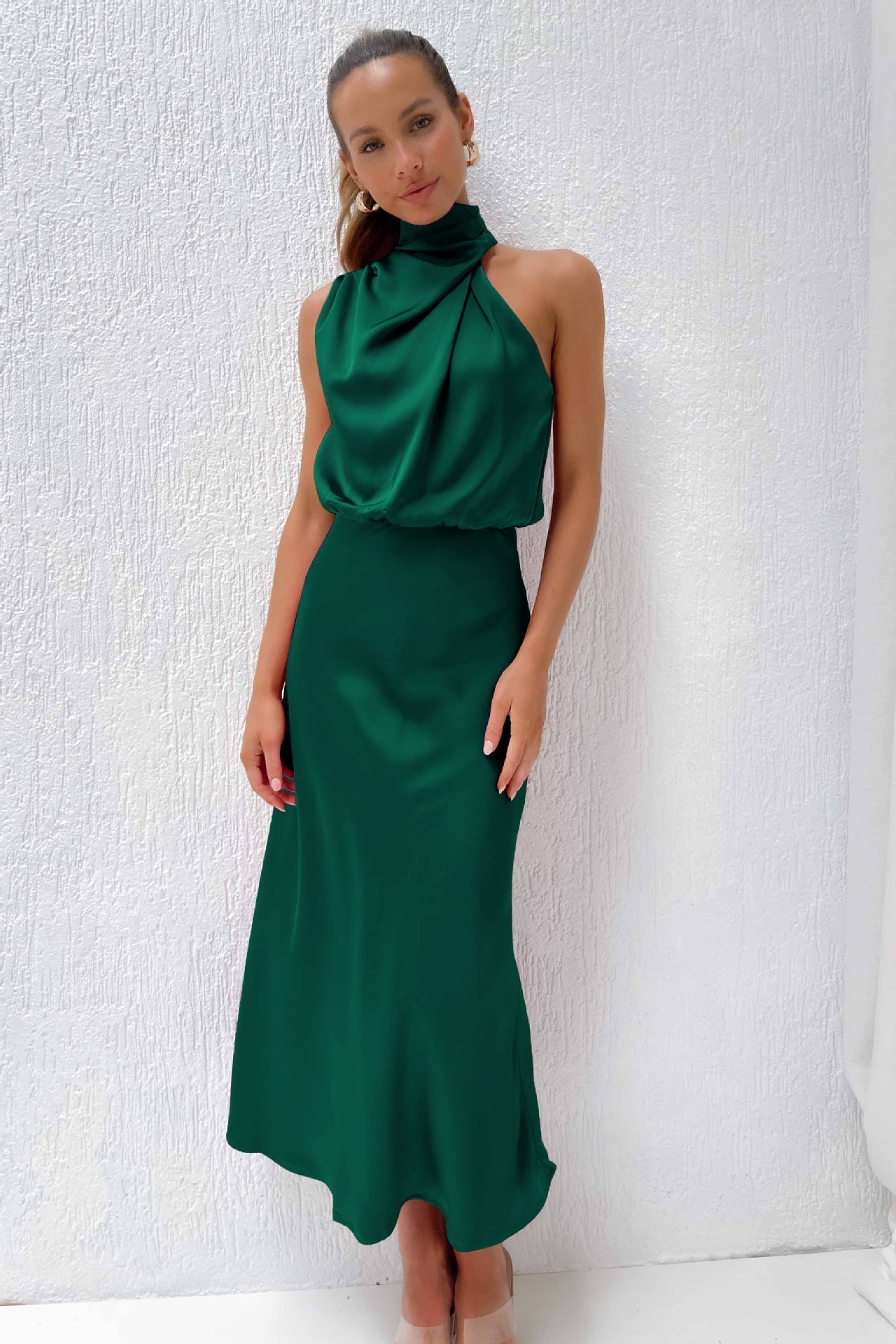 Rochie Coralia – Lungă din satin cu decolteu halter